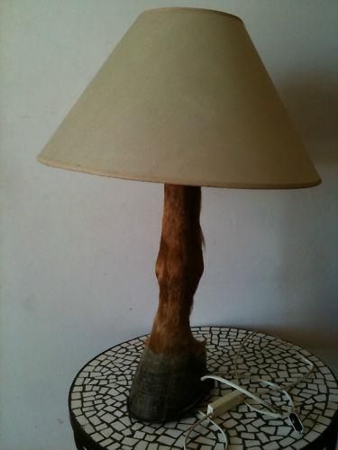 Idée cadeau: particularité de cette lampe? (je sais, elle est très laide!)